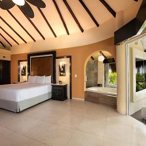 Swim Up Casita Suite